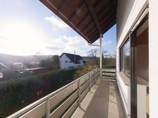 Lichtdurchflutete 4 Zimmer Wohnung mit Garten in ruhiger Lage