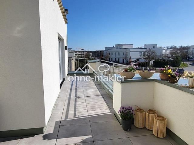 Lichtdurchflutete 4 Zimmer Wohnung mit großem Balkon im Villenquartier