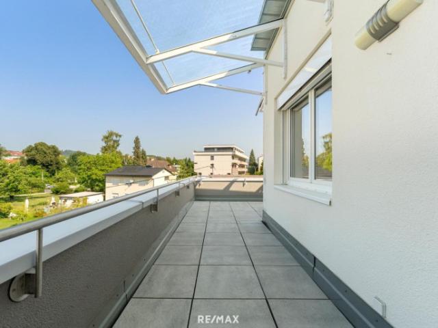 Modernes Wohnen: Helle 4 Zimmer Wohnung mit weitläufiger Dachterrasse nahe dem Zentrum