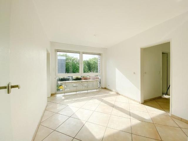 Lichtdurchflutete 4 Zimmer Wohnung mit offener Küche und Loggia mit Weitblick