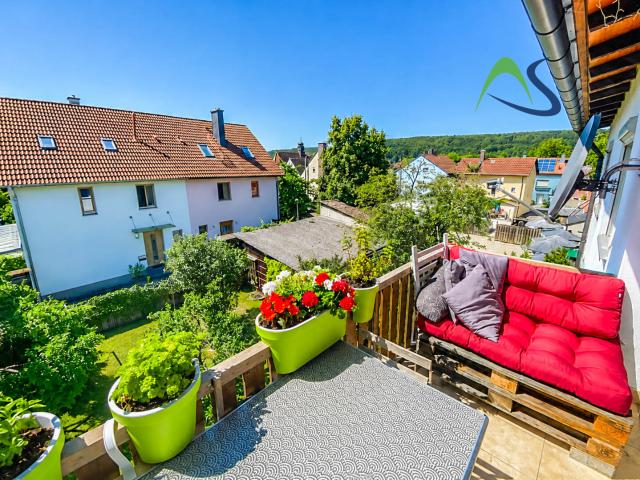 Lichtdurchflutete 4 Zimmer Wohnung mit Südbalkon und Stellplatz in Großprüfening