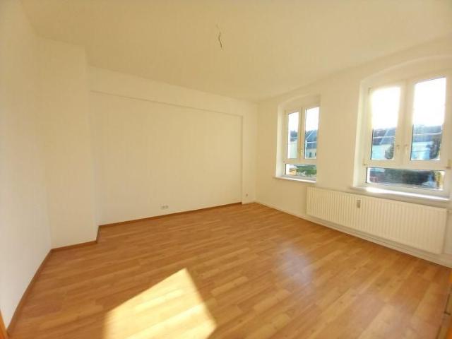Lichtdurchflutete 4 Zimmer Wohnung im ersten OG nahe Simmel in Glauchau