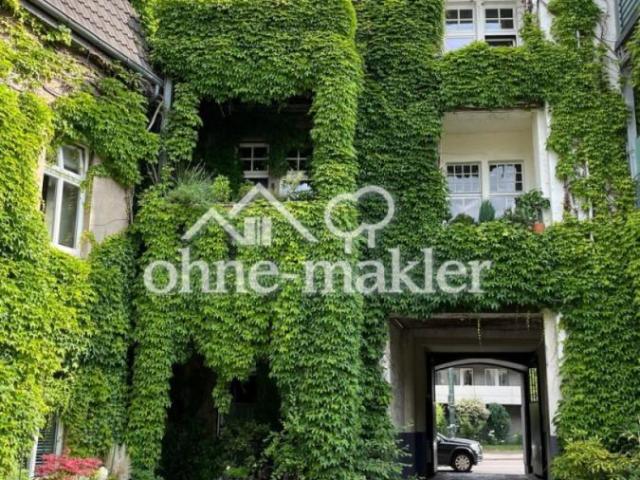 Lichtdurchflutete 4 Zimmer Altbauwohnung mit zwei Balkonen in schöner Hoflage von Grafenberg
