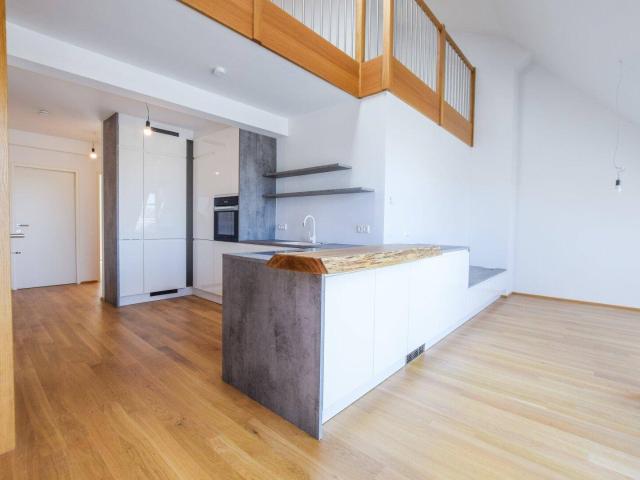 Lichtdurchflutete 4 Zimmer Dachgeschoßwohnung in herrlicher Grünlage von Bisamberg