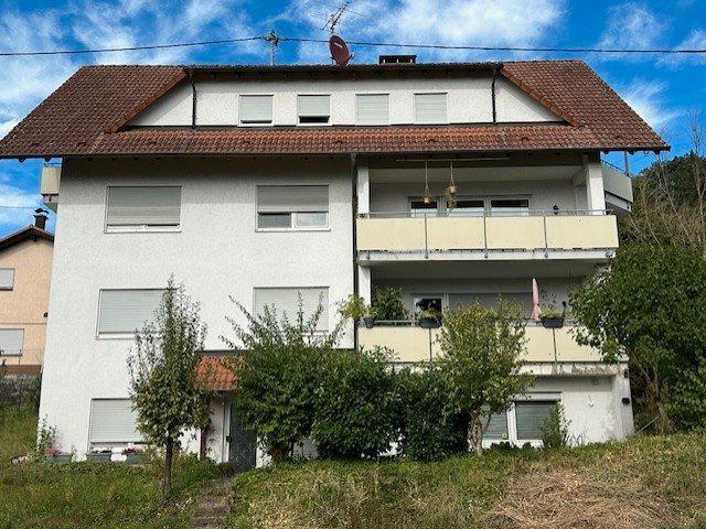 Lichtdurchflutete 4 Zimmer Familienwohnung mit Balkon