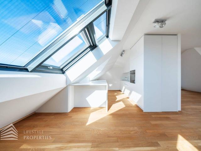 Lichtdurchflutete 4 Zimmer Maisonette Penthouse Wohnung mit Weitblick und Terrassen!
