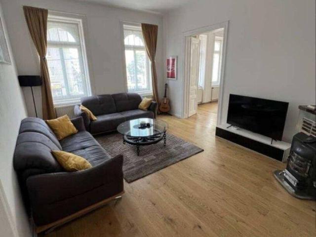 LICHTDURCHFLUTETE 4 ZIMMERWOHNUNG IN KLASSISCHEM ALTBAU UND TOPLAGE