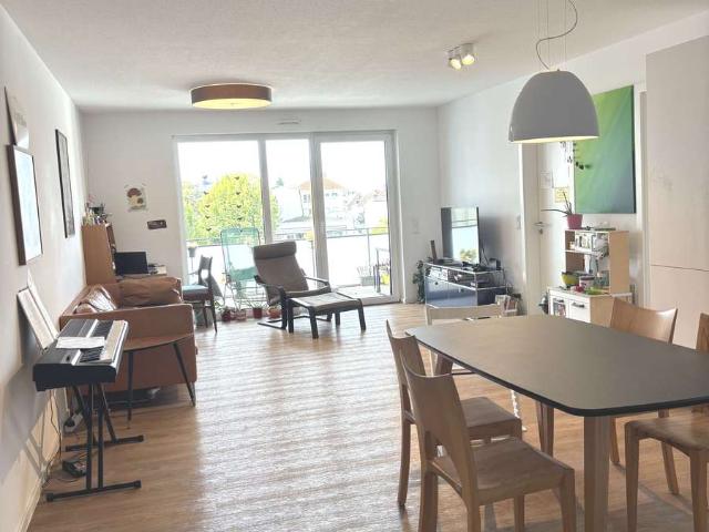 Lichtdurchflutete 4,5 Zimmer Wohnung in zentralster Lage mit großem Balkon