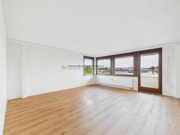 Lichtdurchflutete 4.5 Zimmer Wohnung mit neuer Küche und schöner Aussicht