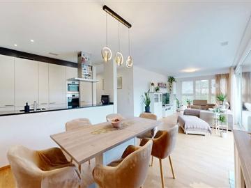 Lichtdurchflutete 4.5 Zimmer Wohnung mit Einstellhallenplatz