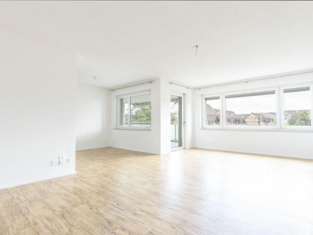 Lichtdurchflutete 4.5 Zimmer Wohnung mit gedecktem Balkon