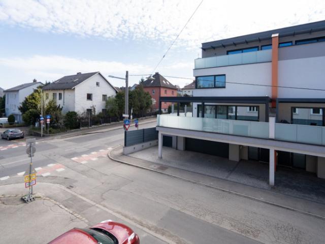 Lichtdurchflutete 5 Zimmer Wohnung mit Terrasse und Garten in Linz zu mieten