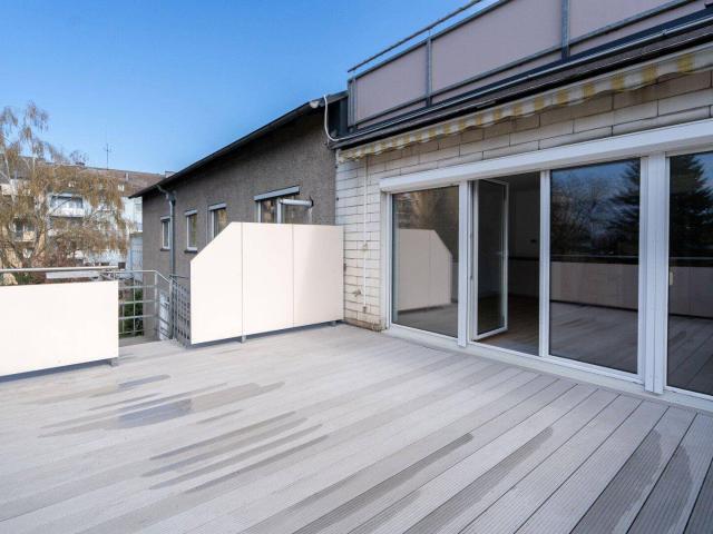 Lichtdurchflutete 5 Zimmer Wohnung mit Terrasse und Garten in Linz zu mieten