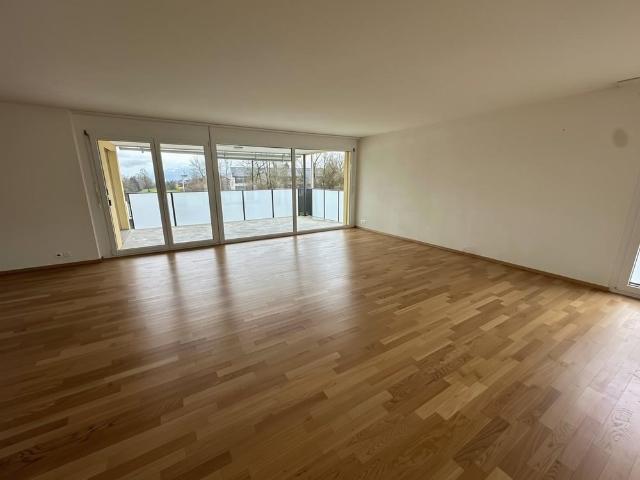 Lichtdurchflutete 5.5 Zimmerwohnung im Oberland zu vermieten