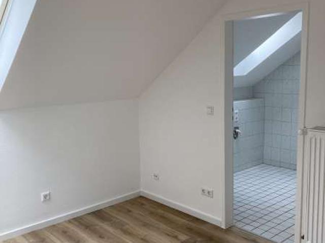 Lichtdurchflutete 1 Zimmer Dachgeschosswohnung