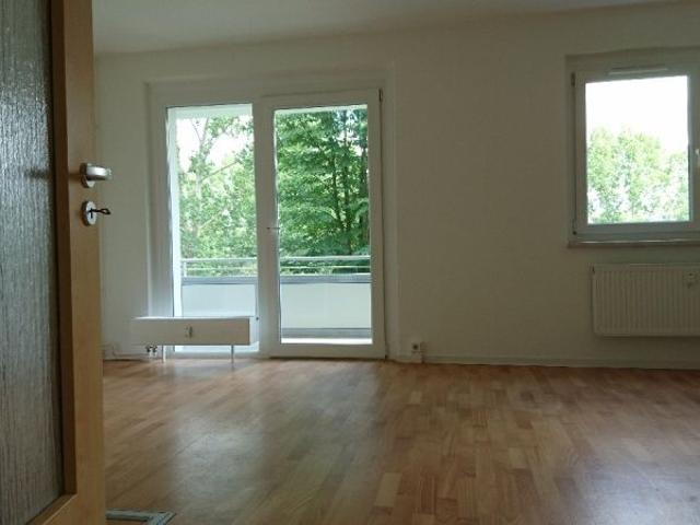 !+ LICHTDURCHFLUTETE 2 Raum Whg. in Hutholz mit Blick ins Grüne +!
