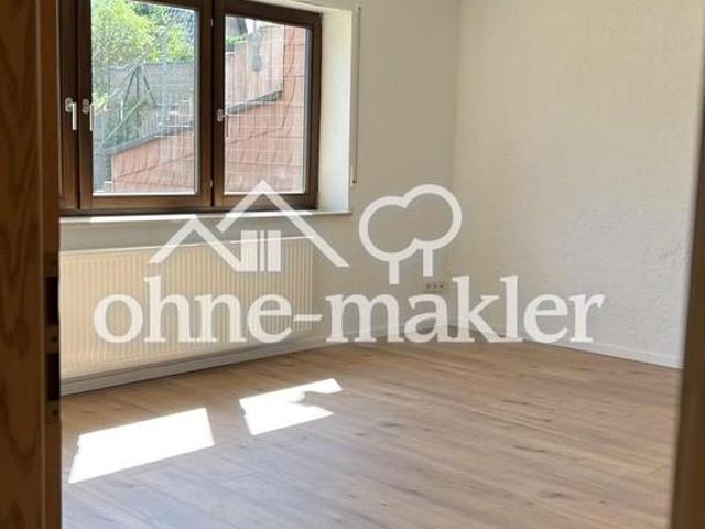 Lichtdurchflutete 2 Zimmer Wohnung mit Terrasse