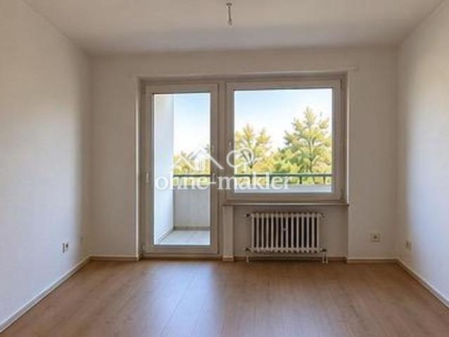 Lichtdurchflutete 2 Zimmer Wohnung mit Balkon, Aufzug & TG Stellplatz