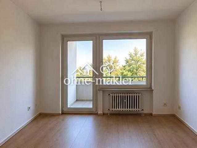 Lichtdurchflutete 2 Zimmer Wohnung mit Balkon, Aufzug & TG Stellplatz