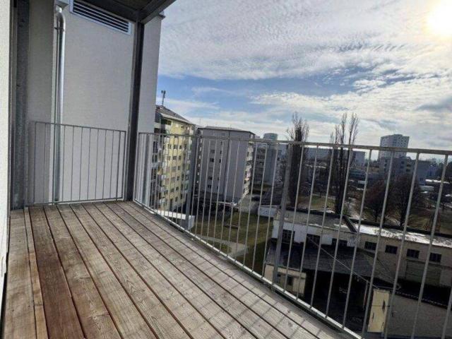 Lichtdurchflutete 2 Zimmer Wohnung mit Balkon & Schloßbergblick + Bim / Bus Anbindung