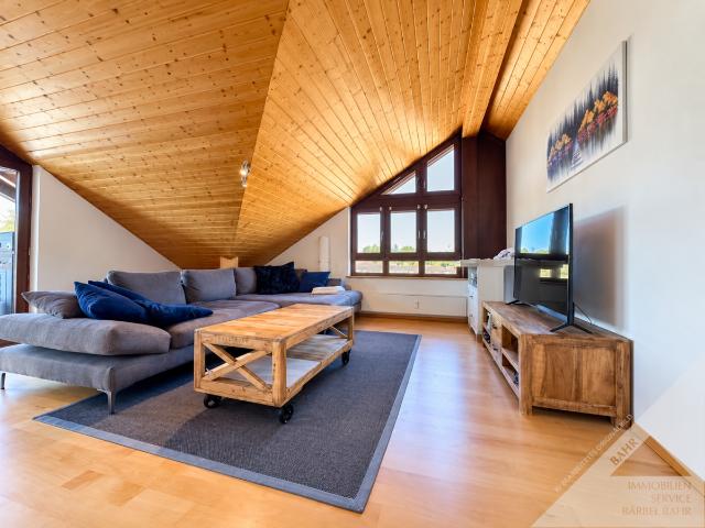 Lichtdurchflutete 2 Zimmer Wohnung mit Einbauküche