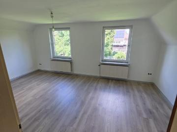 Lichtdurchflutete 2 Zimmer Wohnung mit kleinem Gartenanteil in Emmerstedt Neu renoviert