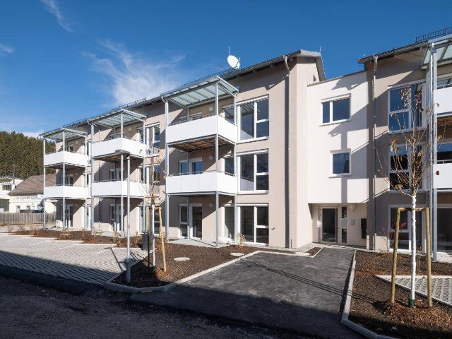 Lichtdurchflutete 2 Zimmer Wohnung mit Küche und Terrasse in ruhiger Lage geförderte Miete 2 Zimmer