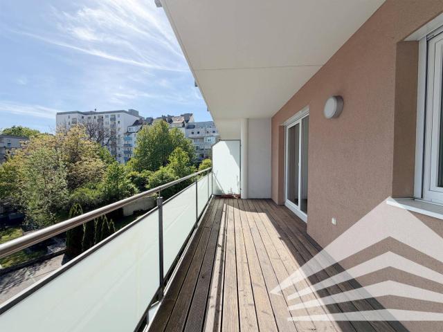Lichtdurchflutete 2 Zimmer Wohnung mit sonnigem Balkon am Fuße des Froschbergs