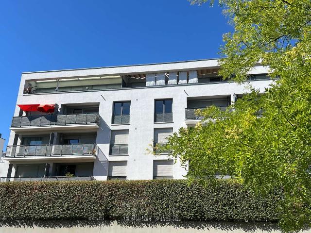 LICHTDURCHFLUTETE 2 ZIMMER WOHNUNG MIT SONNIGEM SÜDBALKON UND TIEFGARAGENSTELLPLATZ