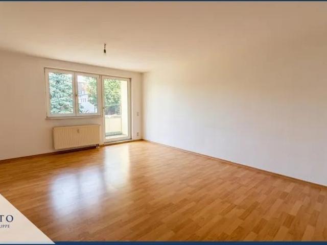 Lichtdurchflutete 2 Zimmer Wohnung auf 64,80 m² mit Einbauküche und Balkon – Studenten WG möglich