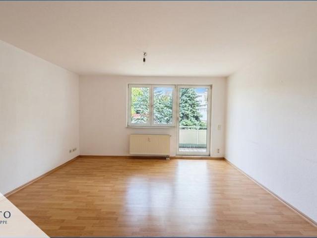 Lichtdurchflutete 2 Zimmer Wohnung auf 64,80 m² mit Einbauküche und Balkon