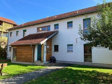 Lichtdurchflutete 2 Zimmer Wohnung im Obergeschoss mit großem Balkon geförderte Miete ODER geförderte Miete mit Kaufoption 2 Zimmer