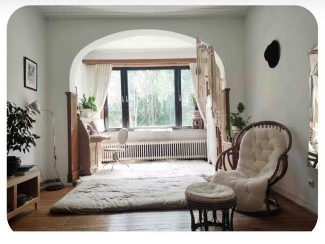 Lichtdurchflutete 2 Zimmer Wohnung in top Lage zur Zwischenmiete