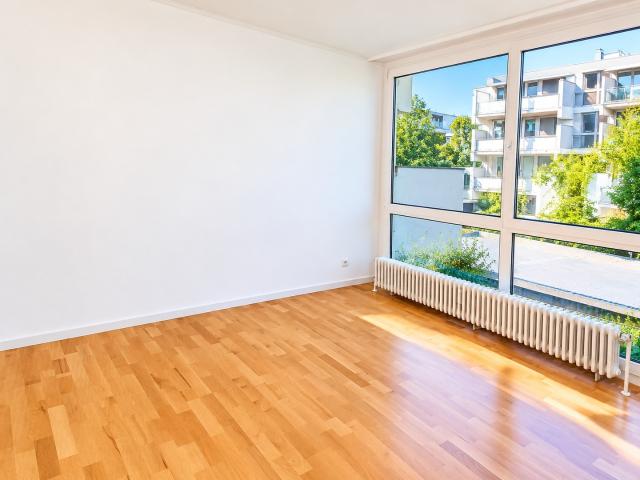 Lichtdurchflutete 2 Zimmer Wohnung in zentraler, aber ruhiger Lage von Unterhaching