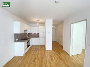 Lichtdurchflutete 2 Zimmer Wohnung zwischen SCN und Lorettowiese!