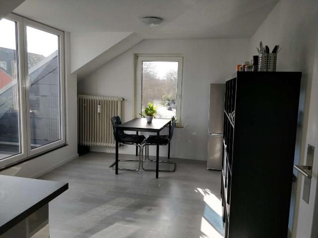 Lichtdurchflutete 2 Zimmer Dachgeschosswohnung mit Terrasse
