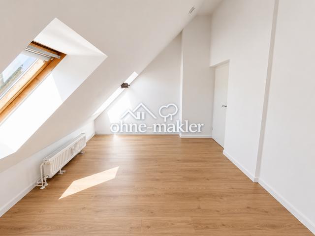 Lichtdurchflutete 2 Zimmer Dachgeschosswohnung mit neuer Einbauküche in Berlin Grünau
