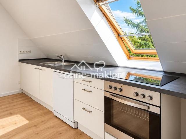Lichtdurchflutete 2 Zimmer Dachgeschosswohnung mit neuer Einbauküche in Berlin Grünau