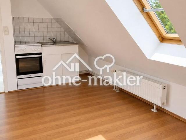Lichtdurchflutete 2 Zimmer Dachgeschosswohnung mit neuer Einbauküche in Berlin Grünau