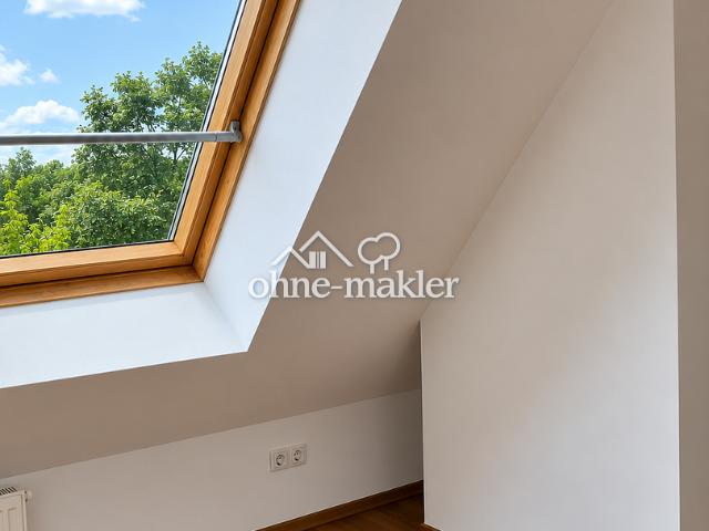 Lichtdurchflutete 2 Zimmer Dachgeschosswohnung mit neuer Einbauküche in Berlin Grünau