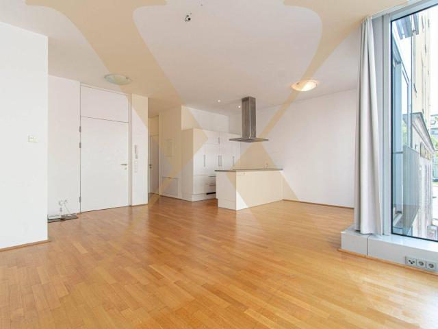 Lichtdurchflutete 2 Zimmer Loftwohnung mit hochwertiger Einbauküche in der Linzer Innenstadt zu vermieten!