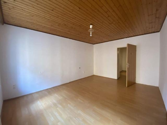 Lichtdurchflutete 2 Zimmerwohnung in saniertem Altbauhaus | Best Lage am Tivoli!