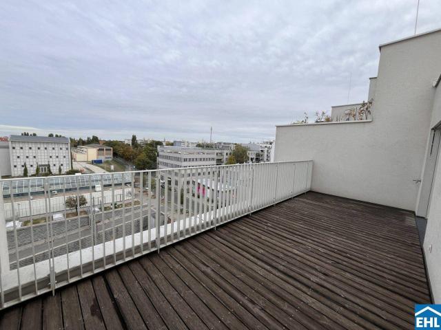 Lichtdurchflutete 2 Zimmerwohnung mit mehr als 35m² Freifläche bei U3 Kendlerstraße