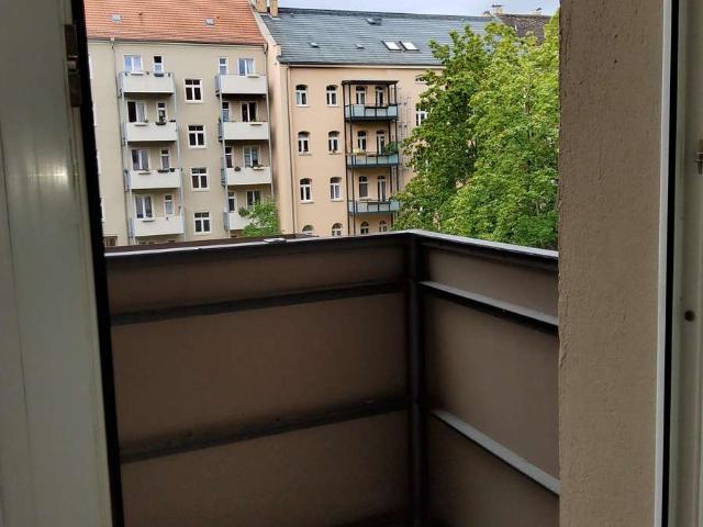 Lichtdurchflutete 2 Zimmerwohnung mit Balkon zu vermieten
