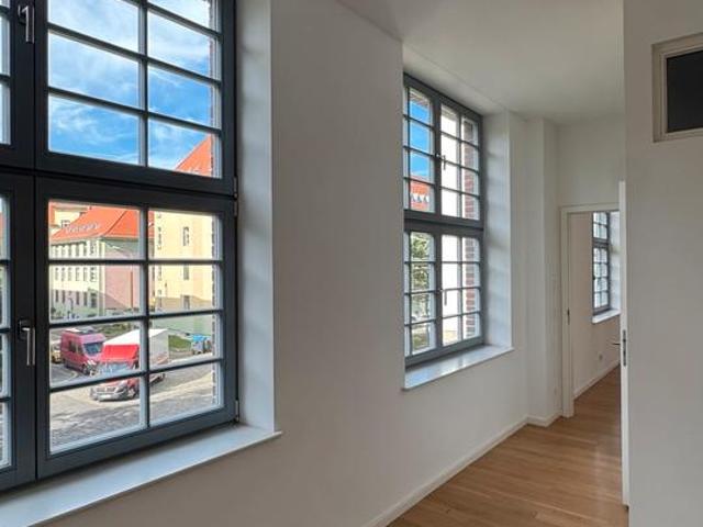 Lichtdurchflutete 2 ZiWo mit Stellplatz+Fitnessraum