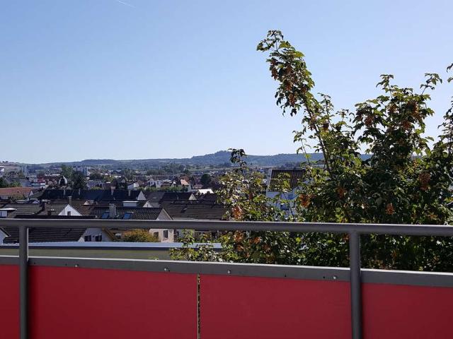 Lichtdurchflutete 2 ZKB in Sinsheim Gartenstadt mit Südbalkon und Blick über Sinsheim