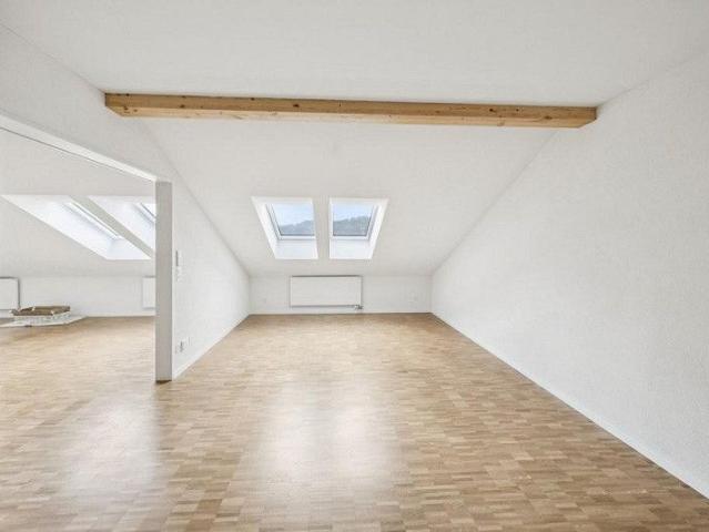 Lichtdurchflutete 2.5 Zimmer Dachwohnung in St. Gallen