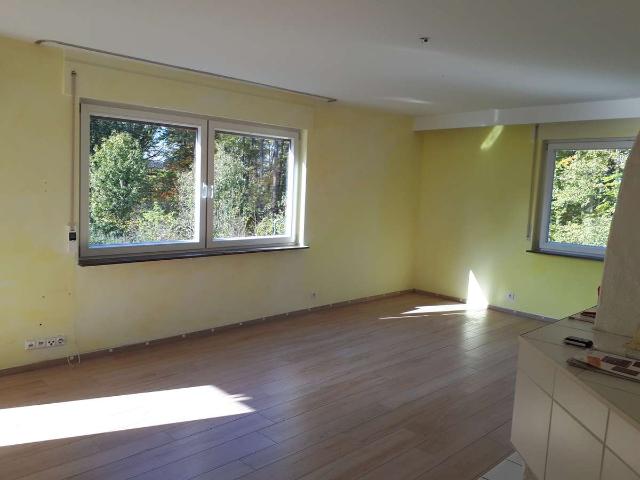 Lichtdurchflutete 2,5 Zimmer Terrassenwohnung mit gehobener Innenausstattung und EBK in Aichwald