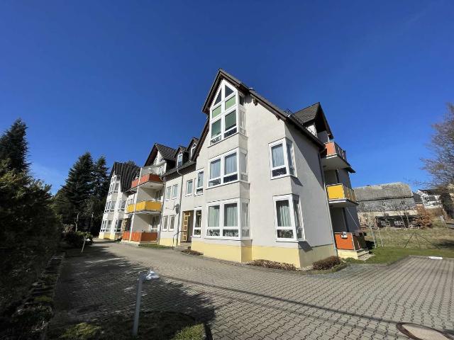 Lichtdurchflutete 3 Raum Galeriewohnung mit beeindruckender Giebelfensterfront