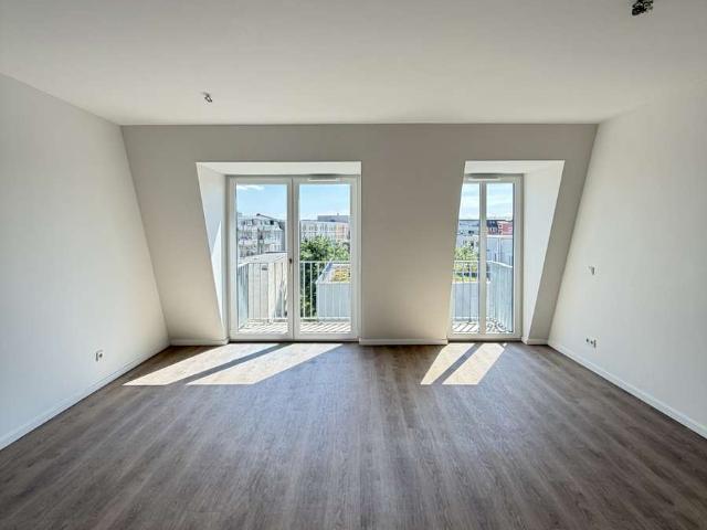 Lichtdurchflutete 3 Raum Wohnung mit Einbauküche und Balkon